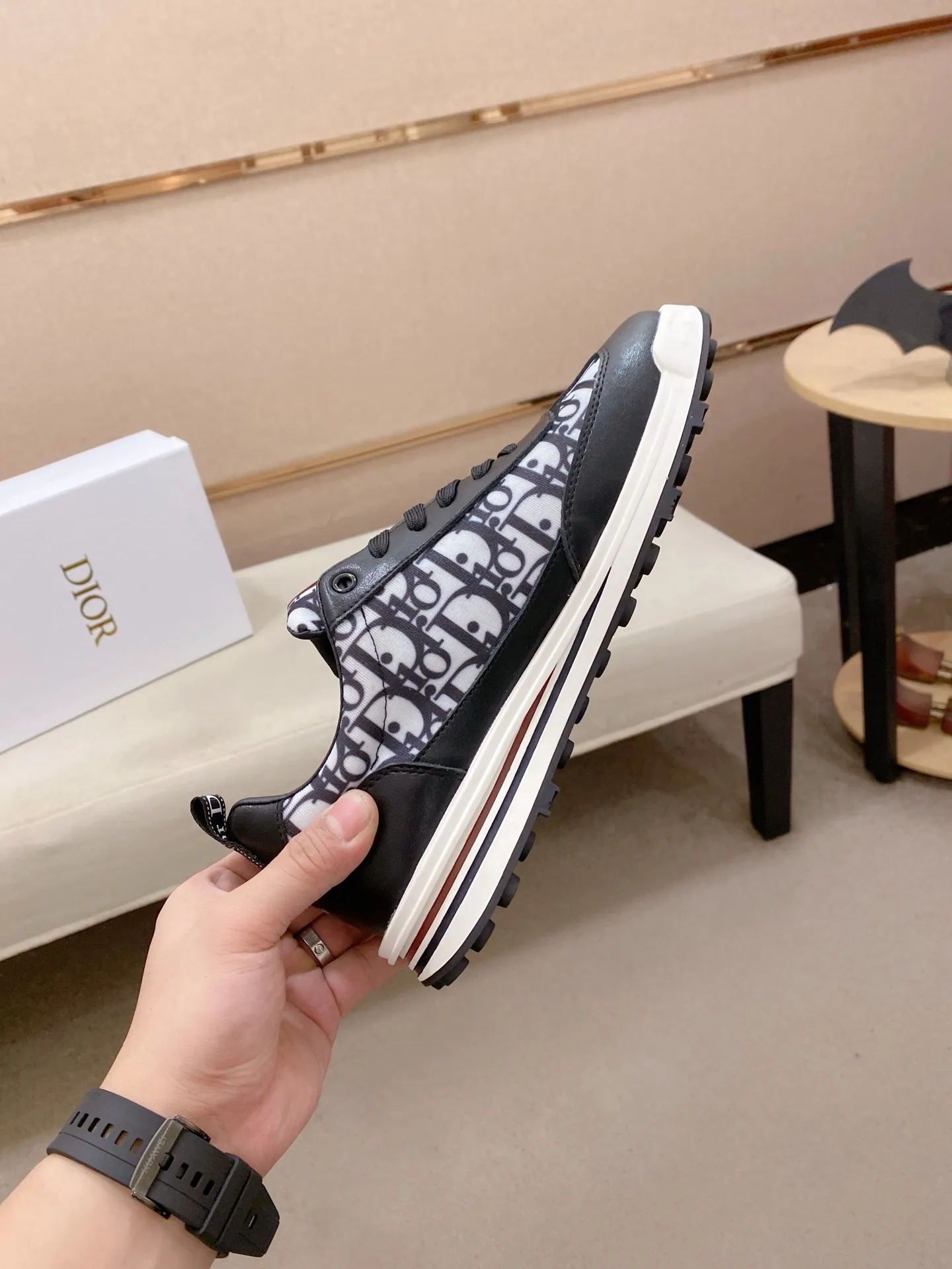 Factory price: 420💰[Dior·Dior] New casual sports style men's shoes, new spring and summer design, perfect workmanship, lace-up lazy style to create wardrobe quality, upper: imported cowhide, sheepskin lining is soft and comfortable, ultra-light TPU wear-resistant outsole, simple, versatile fashion men's shoes, excellent color code number 38--44. (Can be customized for 45 non-refundable)